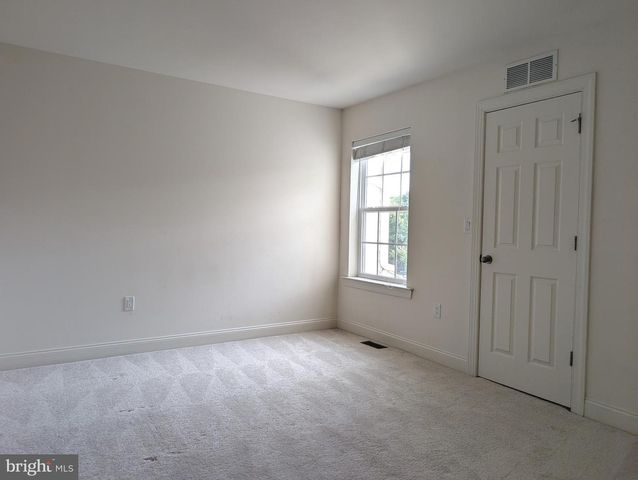 68 AUTUMN LN, Skillman, NJ 08558