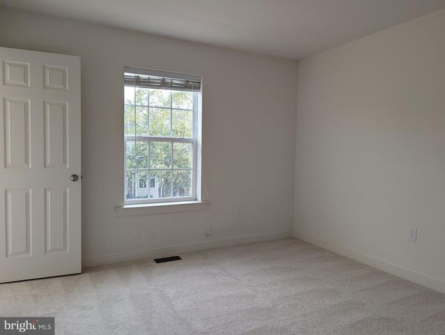 68 AUTUMN LN, Skillman, NJ 08558