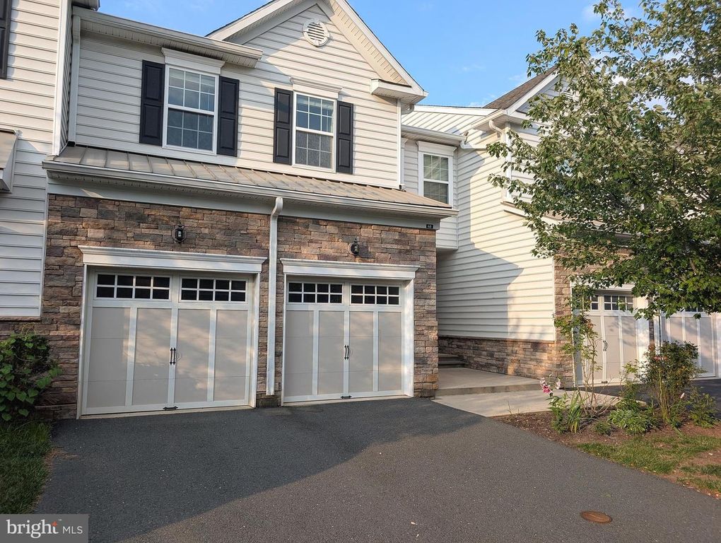 68 AUTUMN LN, Skillman, NJ 08558