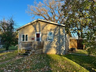 422 Arnold Avenue S, Thief River Falls, MN 56701