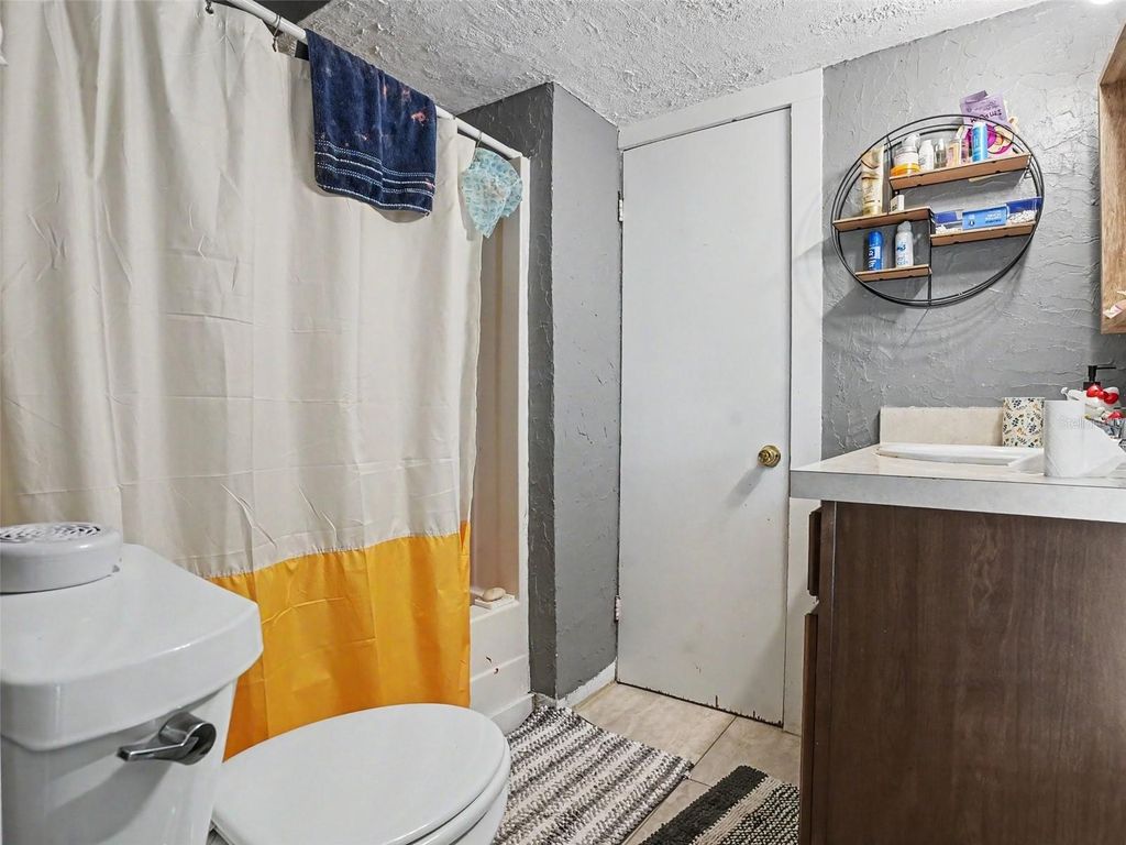 Image 21 of property listing at 313 LUCILE WAY, Orlando, FL 32835