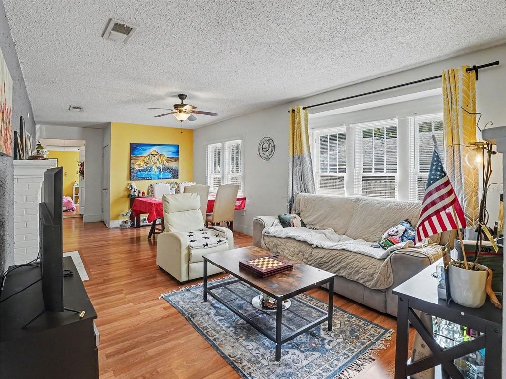 Image 5 of property listing at 313 LUCILE WAY, Orlando, FL 32835