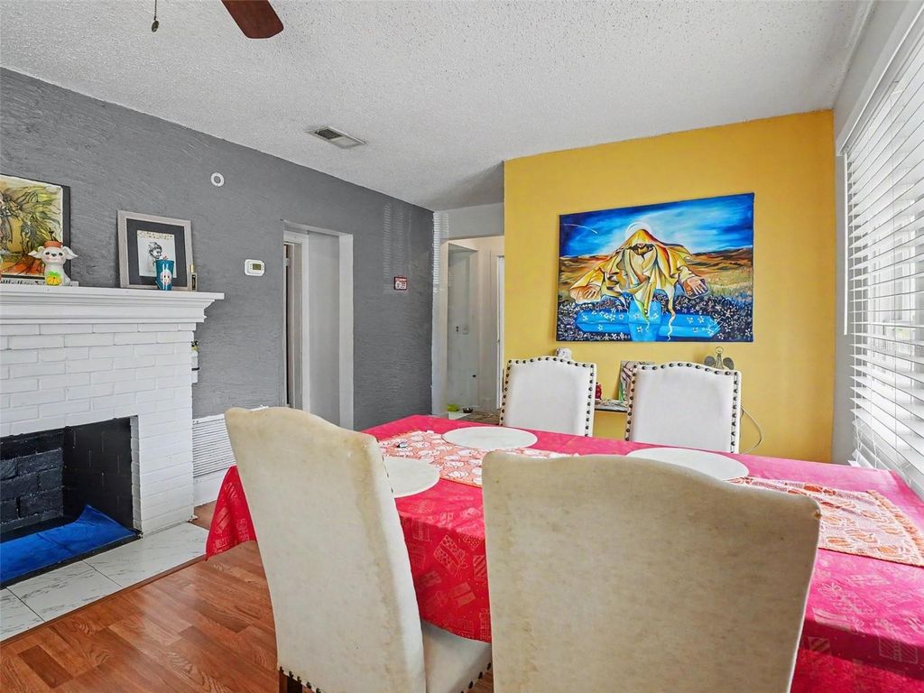 Image 9 of property listing at 313 LUCILE WAY, Orlando, FL 32835