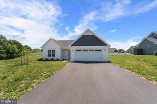 660 BARREL RACE RD, Martinsburg, WV 25404