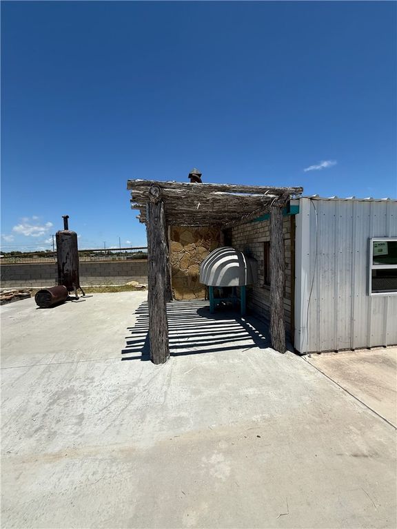 1041 N Commercial St N, Aransas Pass, TX 78336 — photo 2