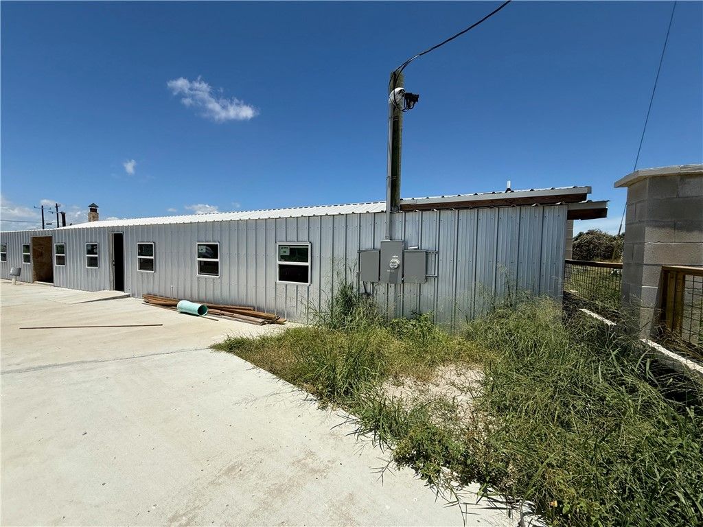 1041 N Commercial St N, Aransas Pass, TX 78336 — photo 5