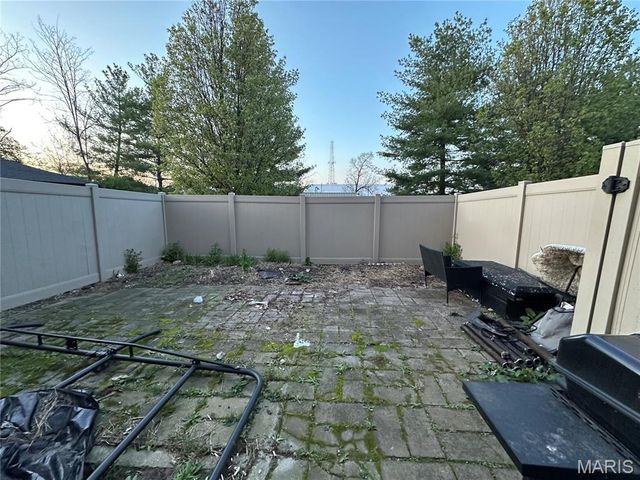 1163 Appleseed Lane B, St Louis, MO 63132