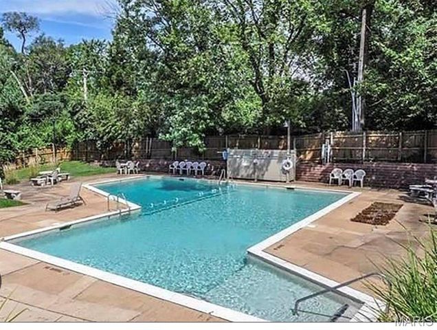 1163 Appleseed Lane B, St Louis, MO 63132
