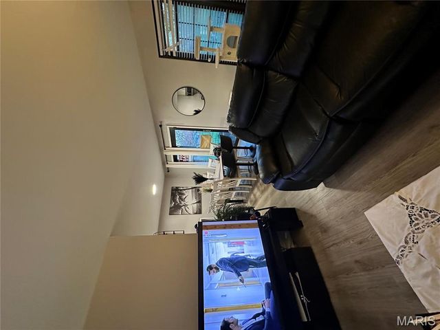1163 Appleseed Lane B, St Louis, MO 63132