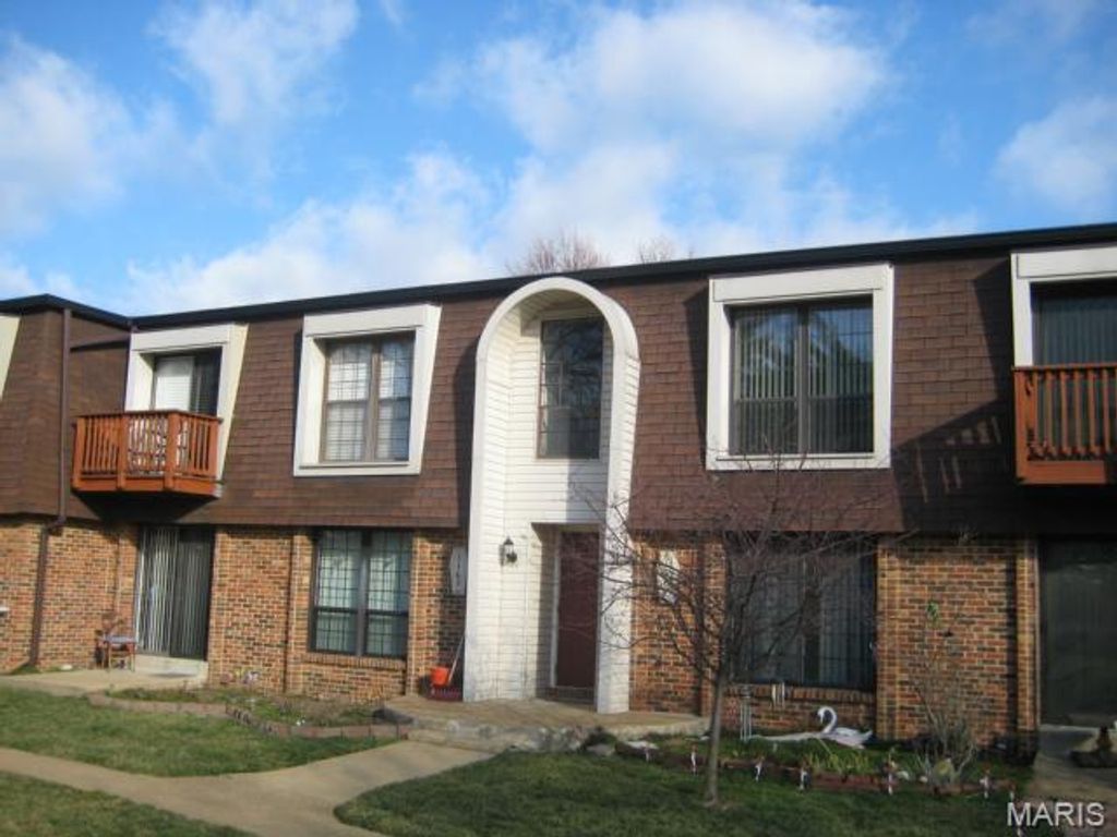 1163 Appleseed Lane B, St Louis, MO 63132