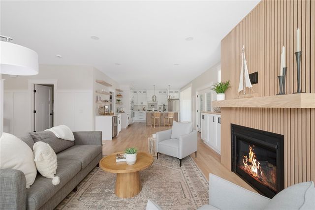 5 Braeburn Circle, Cranston, RI 02921