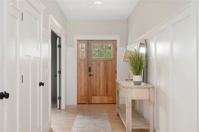 5 Braeburn Circle, Cranston, RI 02921