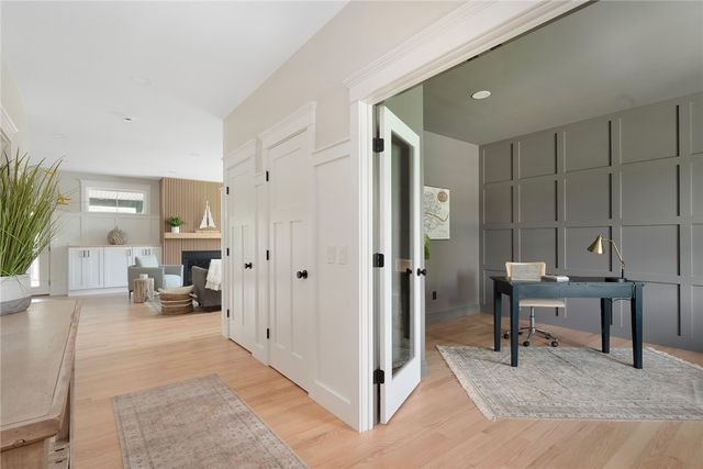 5 Braeburn Circle, Cranston, RI 02921