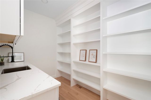 5 Braeburn Circle, Cranston, RI 02921