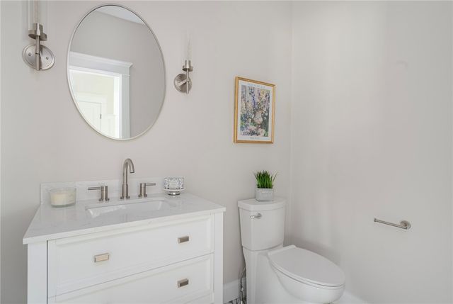 5 Braeburn Circle, Cranston, RI 02921