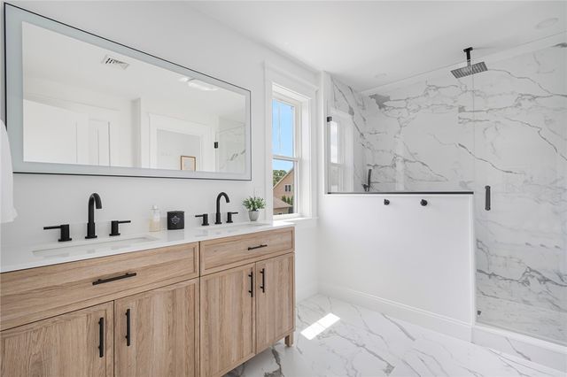 5 Braeburn Circle, Cranston, RI 02921