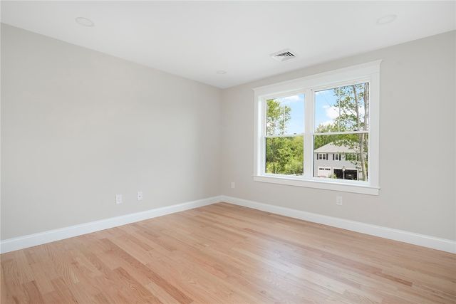 5 Braeburn Circle, Cranston, RI 02921