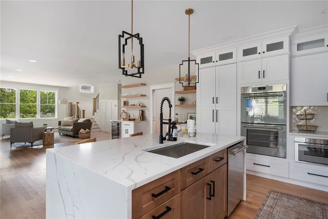 5 Braeburn Circle, Cranston, RI 02921