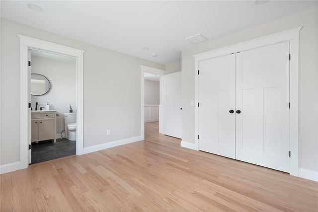 5 Braeburn Circle, Cranston, RI 02921