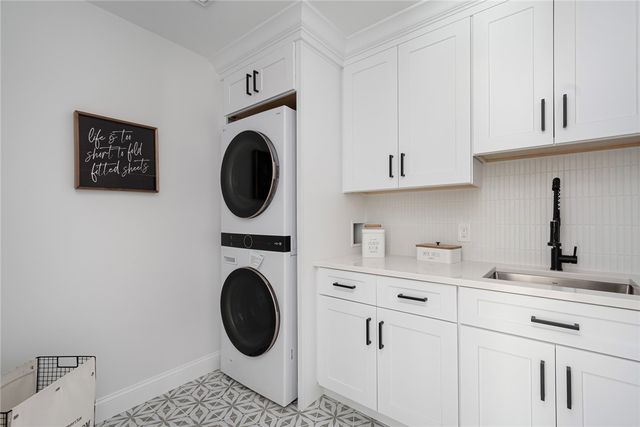 5 Braeburn Circle, Cranston, RI 02921