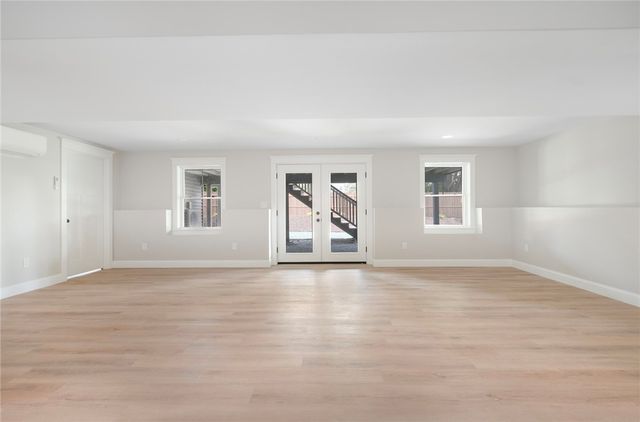 5 Braeburn Circle, Cranston, RI 02921