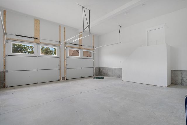 5 Braeburn Circle, Cranston, RI 02921