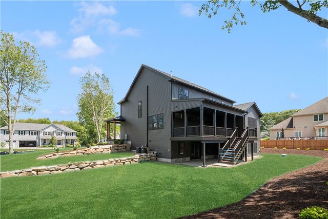 5 Braeburn Circle, Cranston, RI 02921