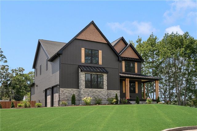 5 Braeburn Circle, Cranston, RI 02921