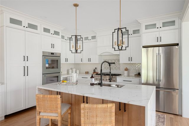 5 Braeburn Circle, Cranston, RI 02921