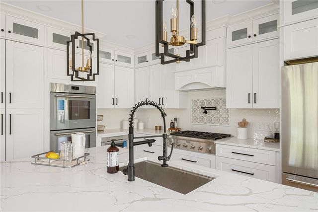 5 Braeburn Circle, Cranston, RI 02921