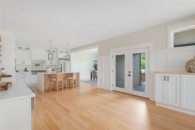 5 Braeburn Circle, Cranston, RI 02921