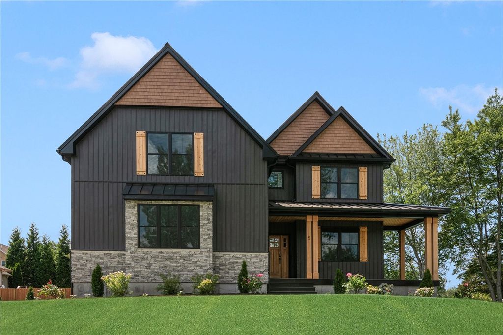 5 Braeburn Circle, Cranston, RI 02921