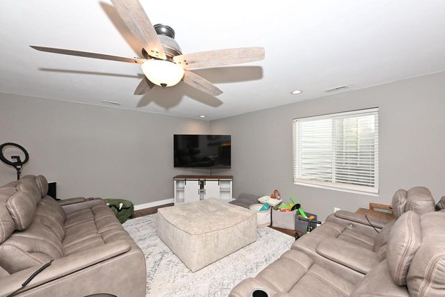 N1476 Chicago DRIVE, Genoa City, WI 53128