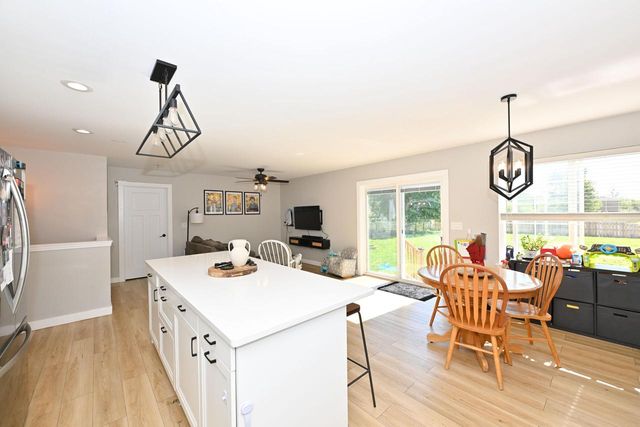 N1476 Chicago DRIVE, Genoa City, WI 53128