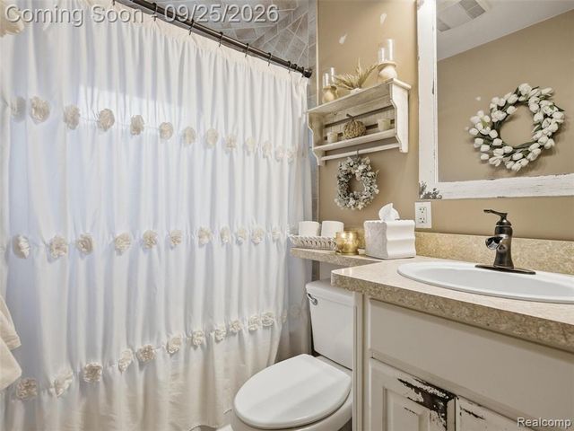 17405 Loranger Street, Clinton Township, MI 48038