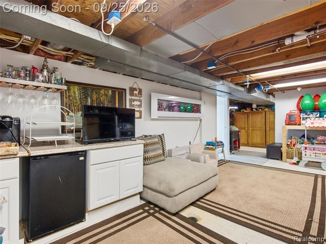17405 Loranger Street, Clinton Township, MI 48038