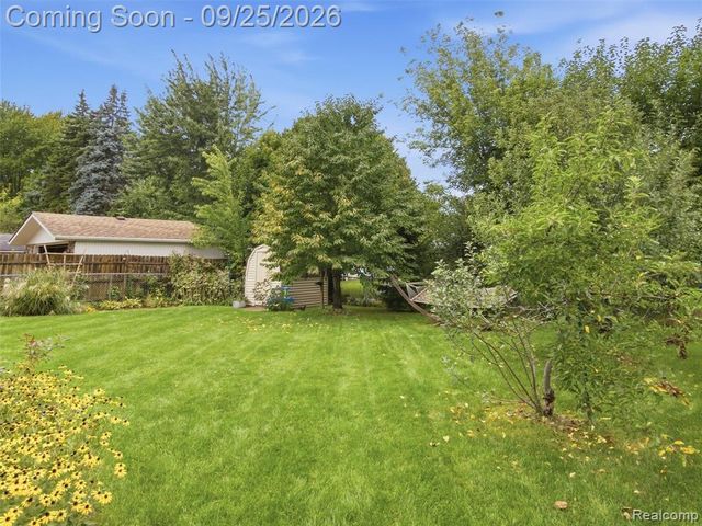 17405 Loranger Street, Clinton Township, MI 48038
