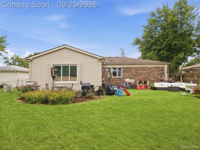 17405 Loranger Street, Clinton Township, MI 48038