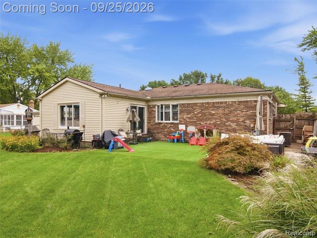 17405 Loranger Street, Clinton Township, MI 48038