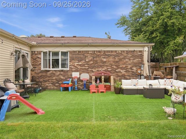 17405 Loranger Street, Clinton Township, MI 48038