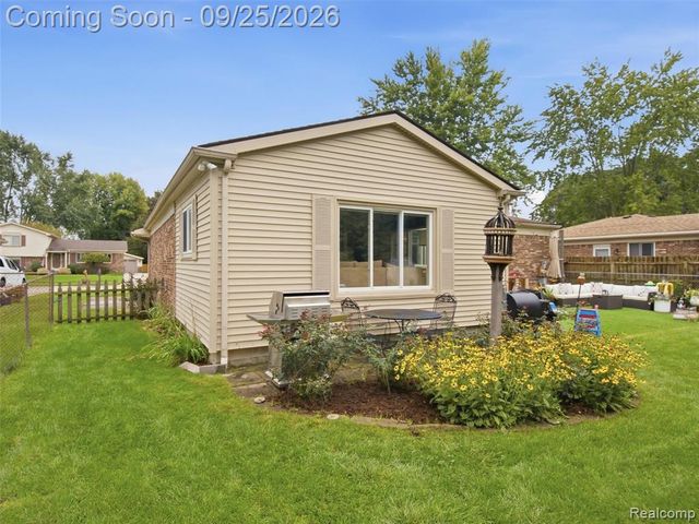 17405 Loranger Street, Clinton Township, MI 48038