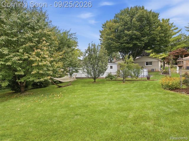17405 Loranger Street, Clinton Township, MI 48038