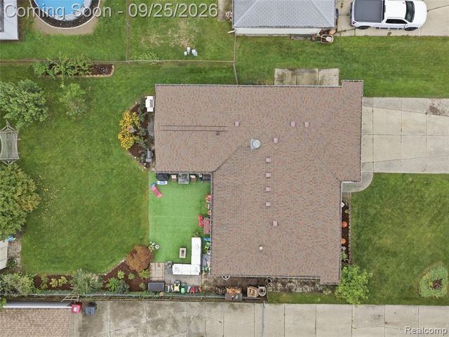 17405 Loranger Street, Clinton Township, MI 48038