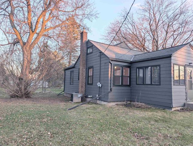 408 Mill Street, Fox Lake, WI 53933