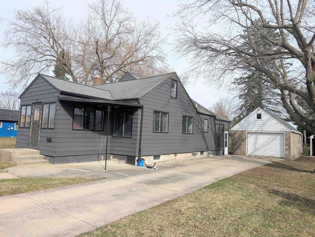 408 Mill Street, Fox Lake, WI 53933