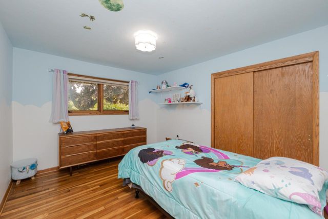 8450 N Indian Creek PARKWAY, Fox Point, WI 53217