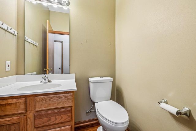 W1064 Audubon Park DRIVE, Ixonia, WI 53036