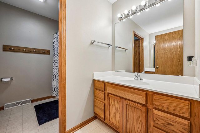 W1064 Audubon Park DRIVE, Ixonia, WI 53036