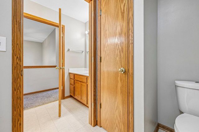 W1064 Audubon Park DRIVE, Ixonia, WI 53036