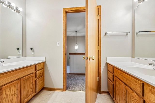 W1064 Audubon Park DRIVE, Ixonia, WI 53036